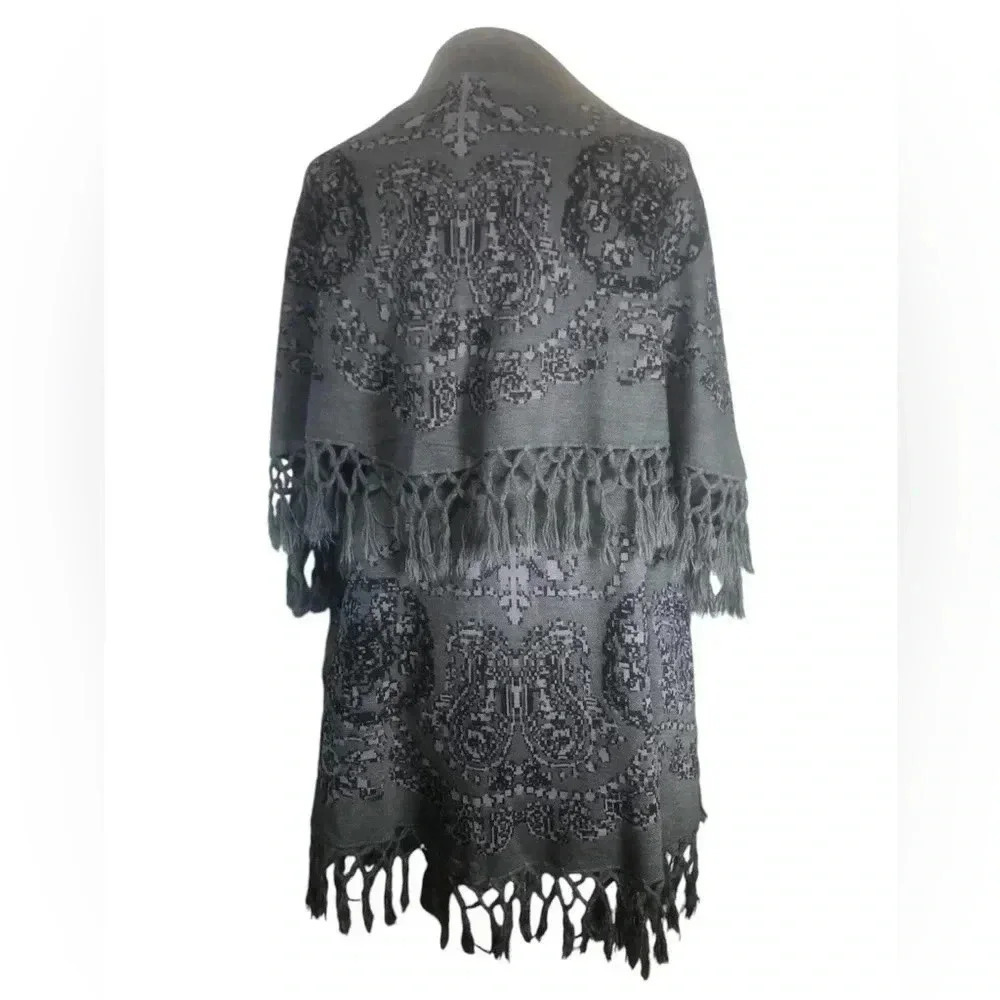 RAJ Open Front Tassel Boarder Poncho - Picture 6 of 9